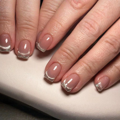 Elegante French Tip Nagelkunst Karnz
