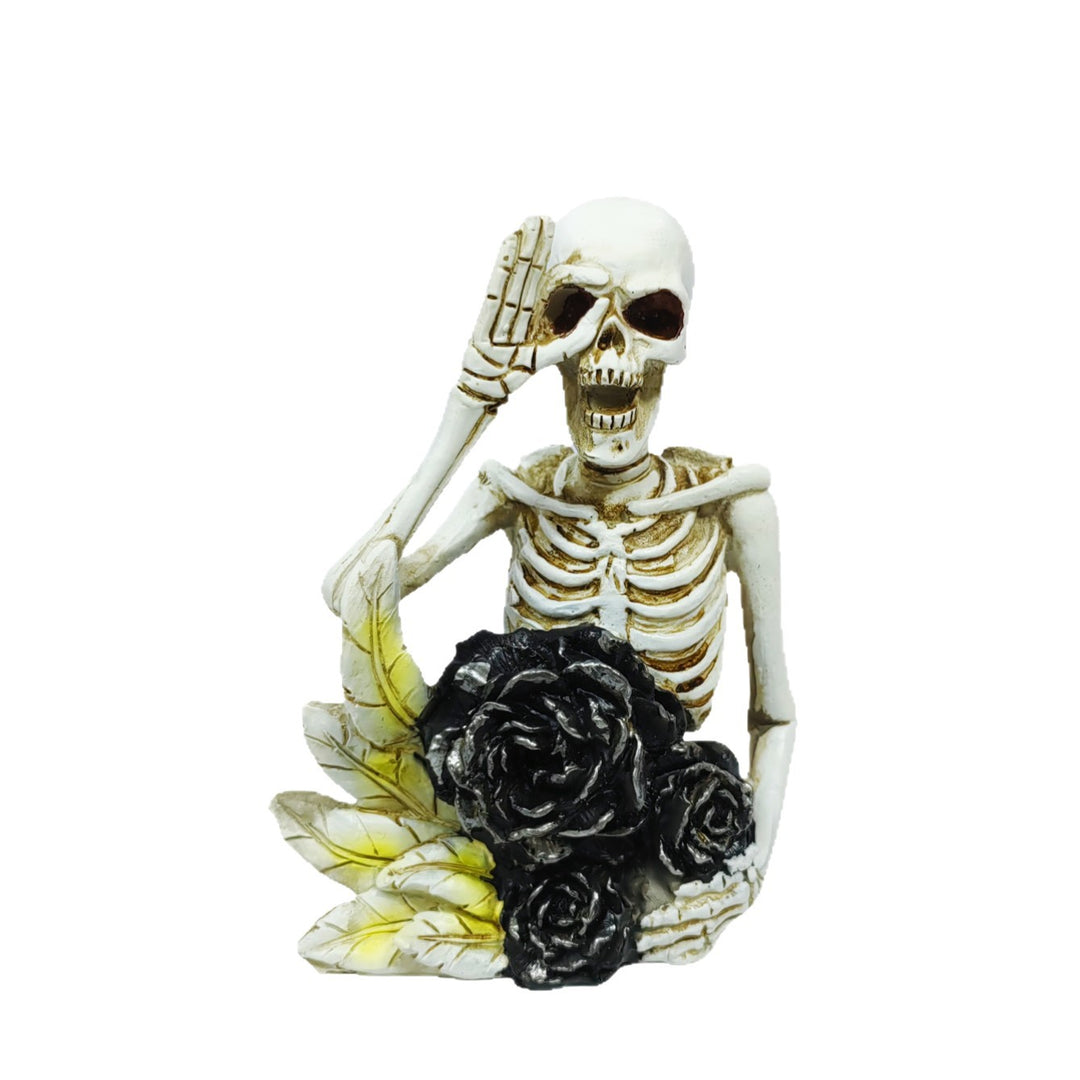 Stilvolle Skelettfigur mit Zylinder und schwarzer Rose Karnz