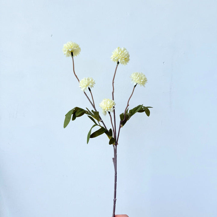 Dekorativer Künstlicher Blumenstrauß mit Detailreichem Designs Karnz