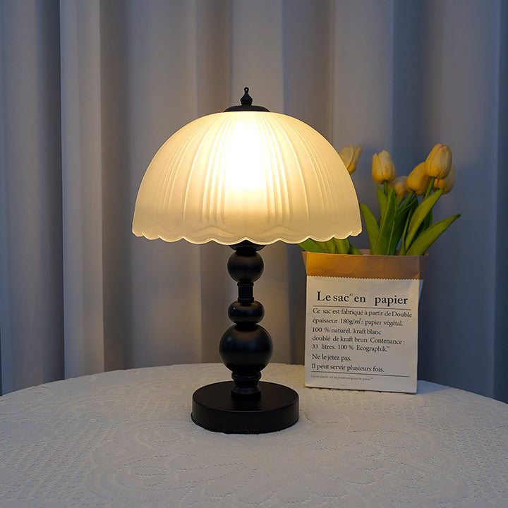 Elegante Glas-Schirm Tischlampe