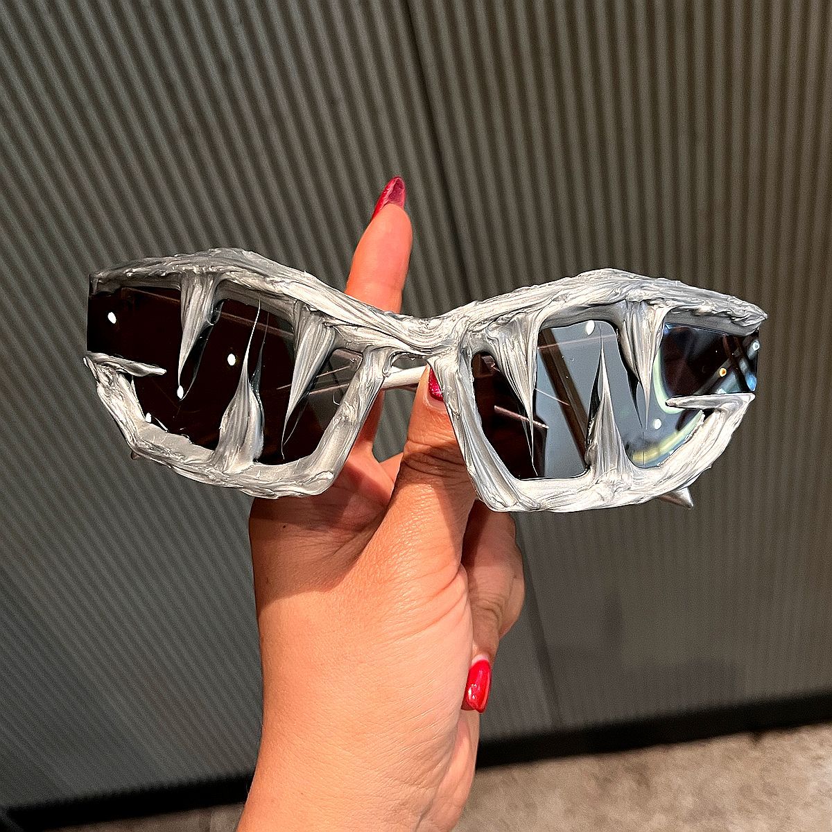 Damen Futuristische Sportsonnenbrille mit außergewöhnlichem Einhorn-Design Karnz
