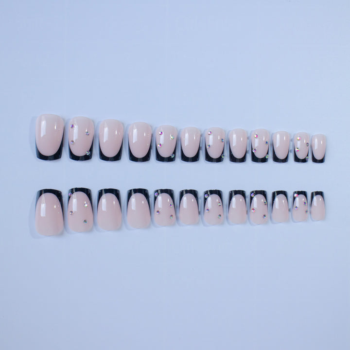 Elegantes Nagelkunst-Design-Set mit Strass-Akzenten