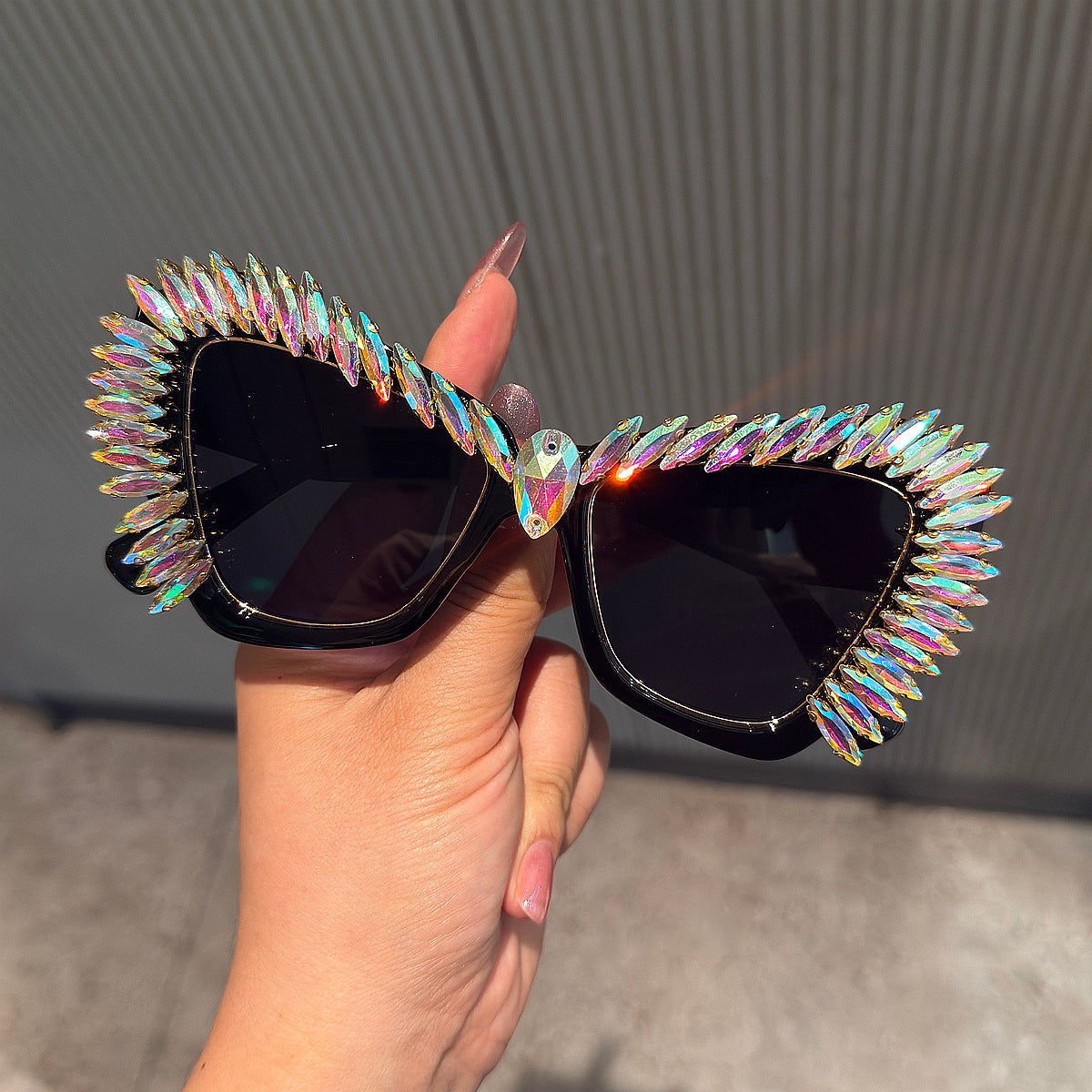 Damen extravagante Cat-Eye-Sonnenbrille mit funkelnden Kristallspitzen Karnz