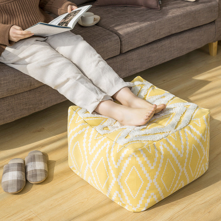 Gepolsterter Fußhocker‑Pouf mit Flauschoberseite und gewebtem Diamantmuster