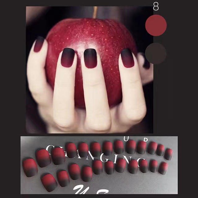 Kunstnägel mit elegantem ombre Effekt Karnz