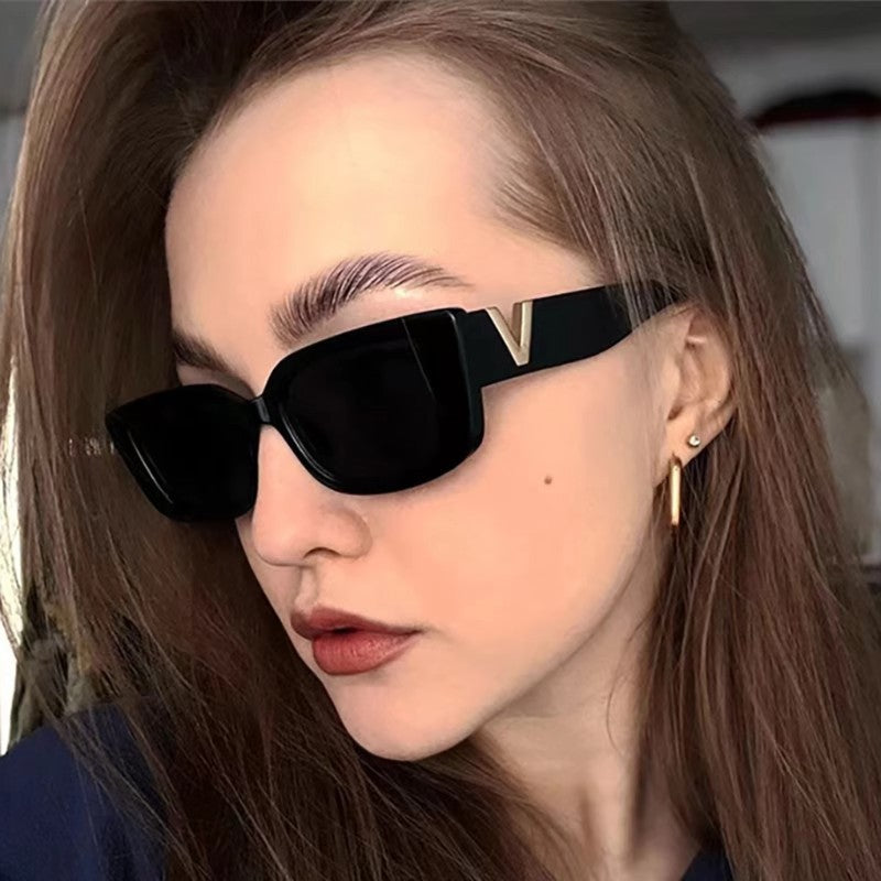 Damen modische quadratische Sonnenbrille mit goldenen Akzenten Karnz