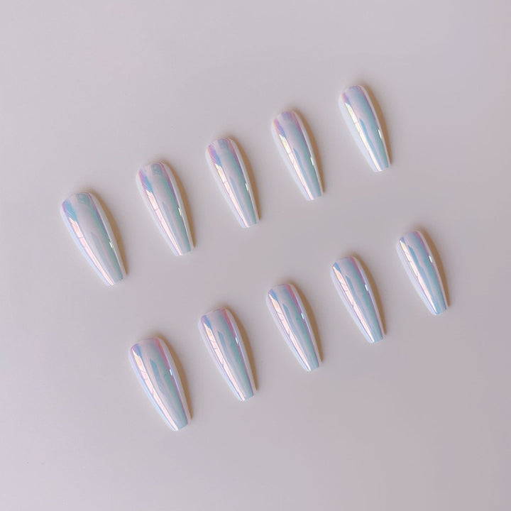 Künstliche Nagelspitzen mit holografischem Design Karnz