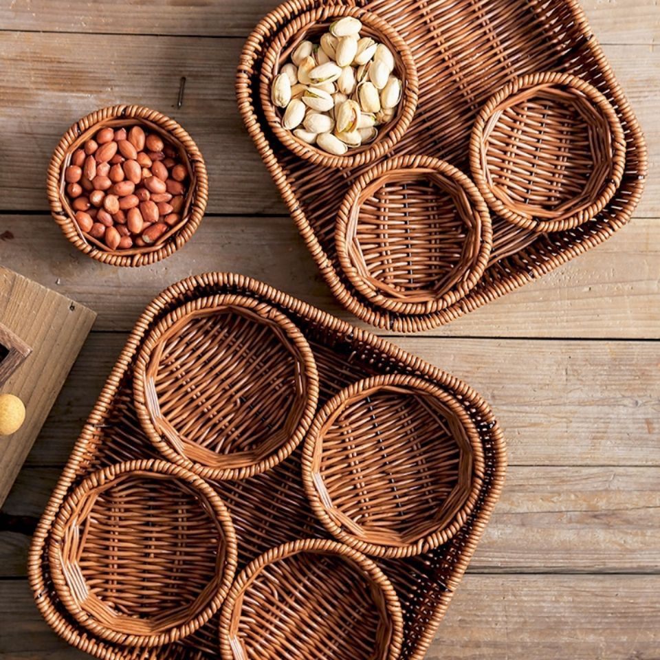 Dekorativer Rattan Servier Karnz
