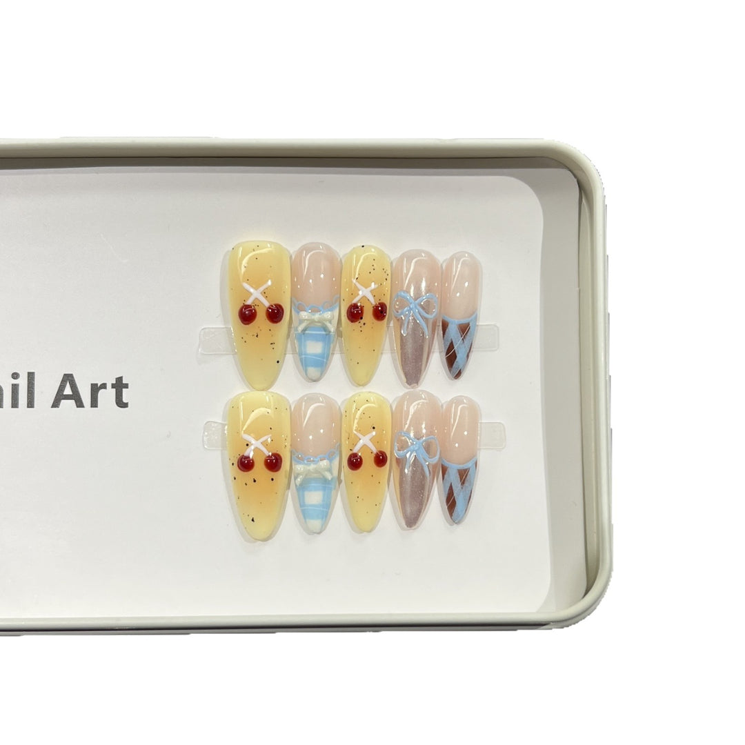 Charmantes Charakter-inspiriertes Press-On Nagelkunst-Set Karnz
