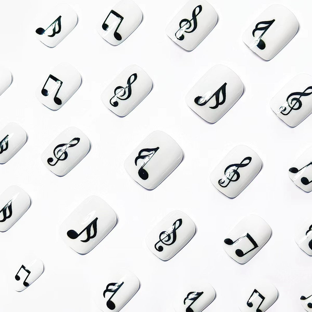 Kunstnägel mit Musikmotiv Karnz
