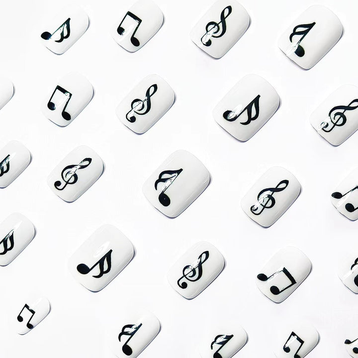 Kunstnägel mit Musikmotiv Karnz