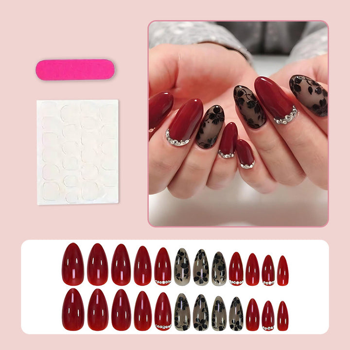 Kunstnagelset mit floralen und glamourösen Akzenten Karnz