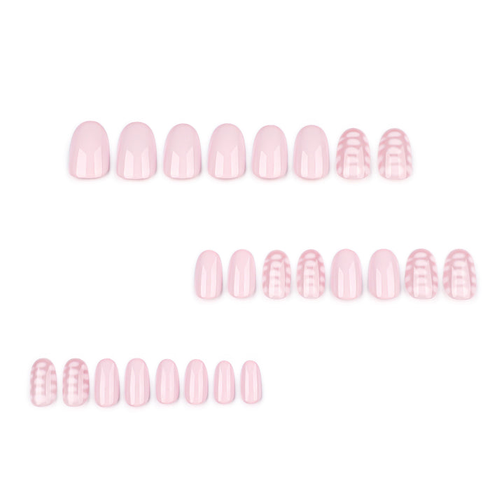 Kunstvolle Nailart mit eleganten Linien und zartem Design Karnz
