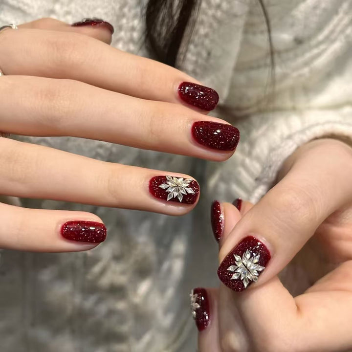 Glitzernde dekorative Press-On-Nagelerweiterungen