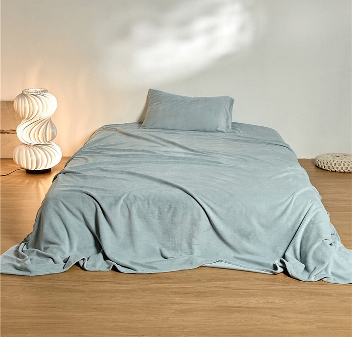 Kuscheldecke aus Mikrofaser mit samtiger Oberfläche und extra großem Format