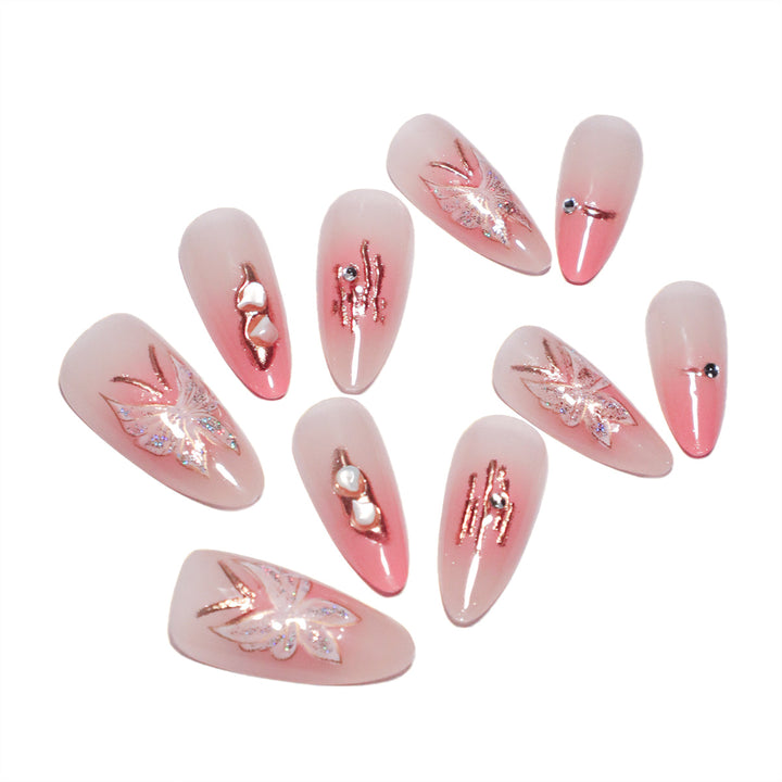Künstliche Nagelverlängerungen mit floralen Motiven und Glitzerakzenten Karnz