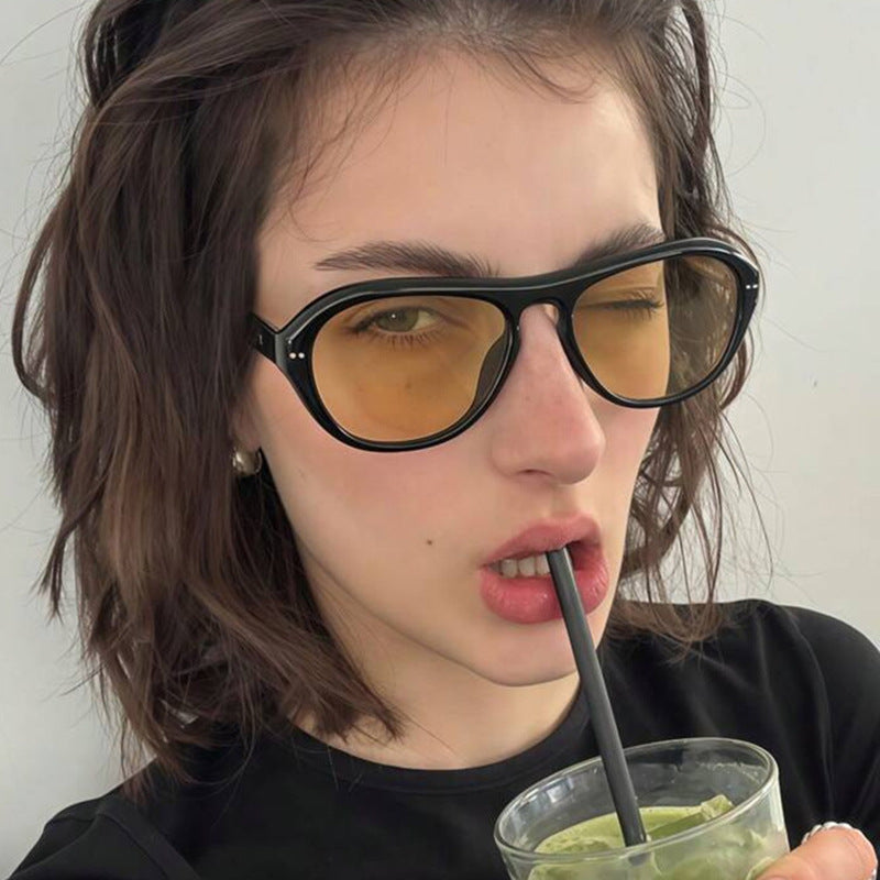Damen modische Brille mit modischem gestreckt Rahmen und hochwertigem Kunststoff Karnz