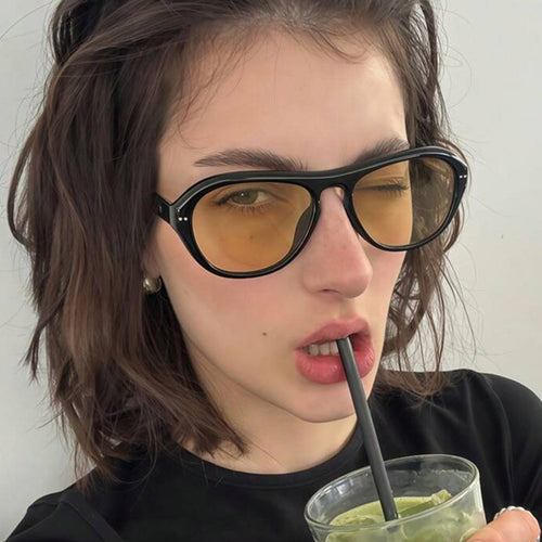 Damen modische Brille mit modischem gestreckt Rahmen und hochwertigem Kunststoff Karnz