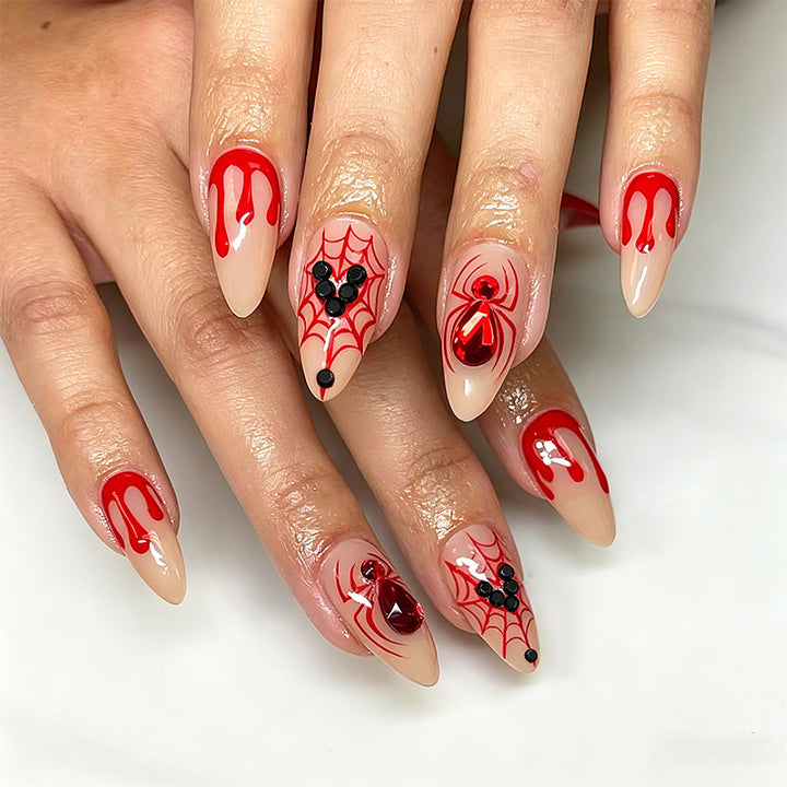 Kunstnagelset mit Halloween-Motiv und detailreichen Verzierungen Karnz
