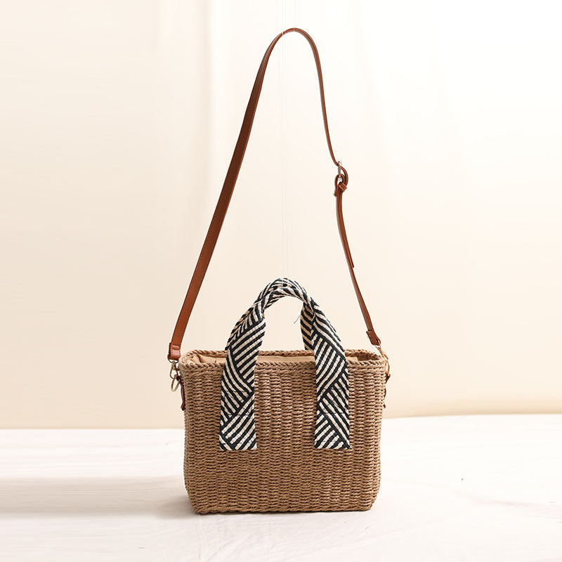 Damen Handtasche aus geflochtenem Naturmaterial mit modischem Detail Karnz