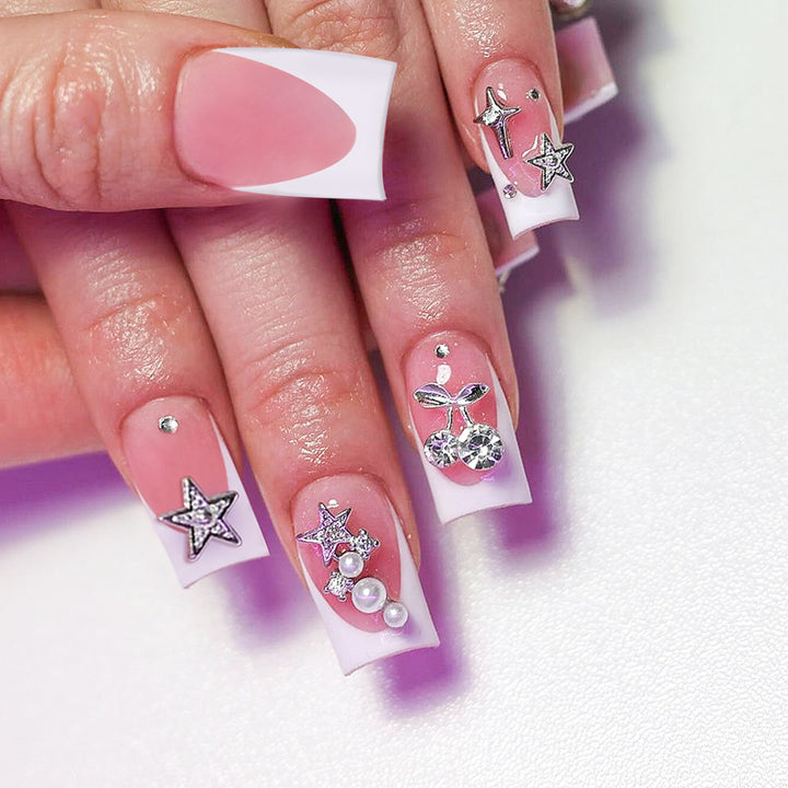 Kunstnagelset mit dekorativen Blüten- und Glitzermotiven Karnz