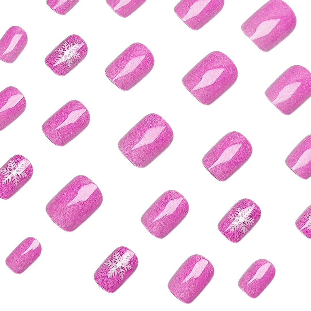 Kreative Nagelkunst mit Festlichem Schneeflocken-Design Karnz