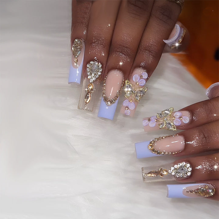 Elegante Stiletto Press-On Nagelkunst mit Strass-Akzenten Karnz