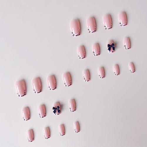 Kunstnagelset mit eleganten 3D-Schleifen und Leopardendesign Karnz