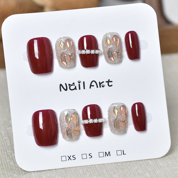 Künstlerisches Glitzer-Nageldesign Karnz