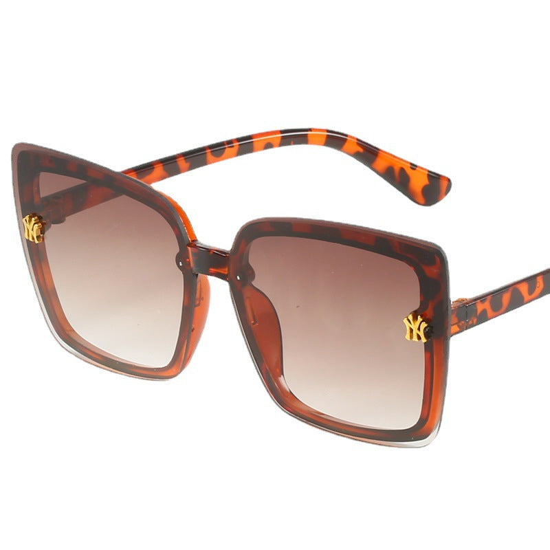 Damen stilvolle quadratische Sonnenbrille mit eleganten Details Karnz