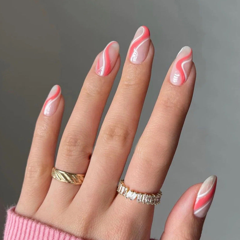 Kunstvolle Nagelverlängerungen mit elegantem Blattmuster Karnz