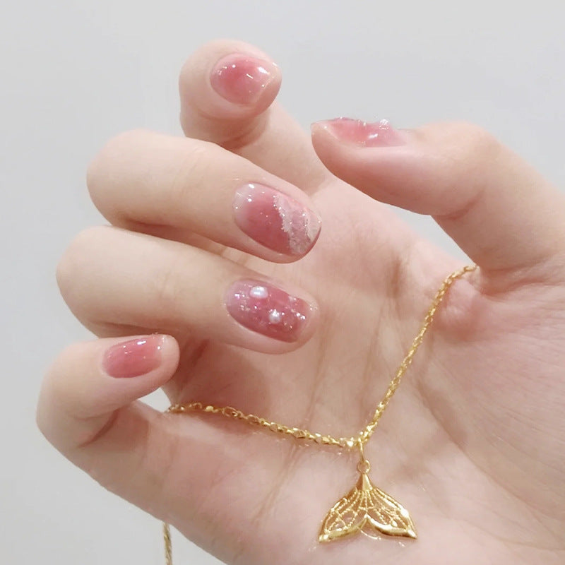 Künstlerische Press-On Nageldesigns