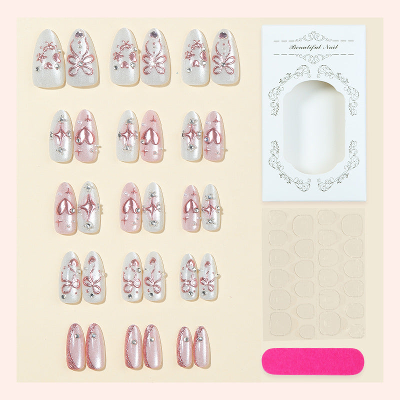 Dekoratives Press-On-Nagelkunstset mit floralen und Juwelenakzenten Karnz