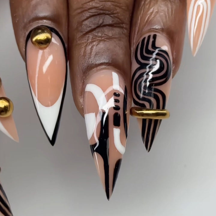 Künstlerische Stiletto-Nagelverlängerungen Karnz