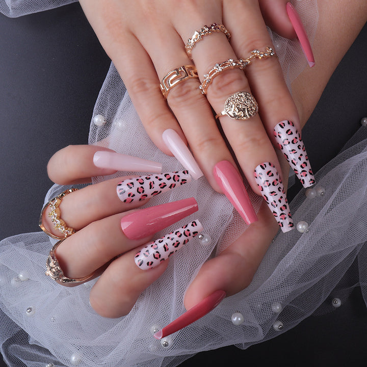 Künstlerisches Stiletto-Nagelkunst-Set mit floralen und Leoparden-Mustern Karnz