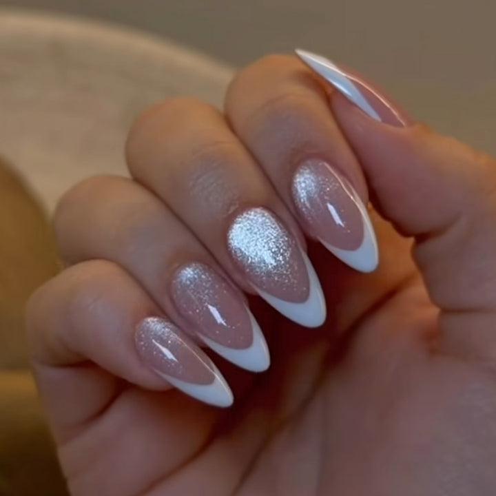 Elegante Stiletto-Nagelverlängerungen