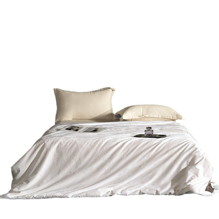 Elegante Jacquard-Bettwäschegarnitur aus Baumwollsatin mit feiner Reliefstruktur und Hotel-Style-Kissenbezügen