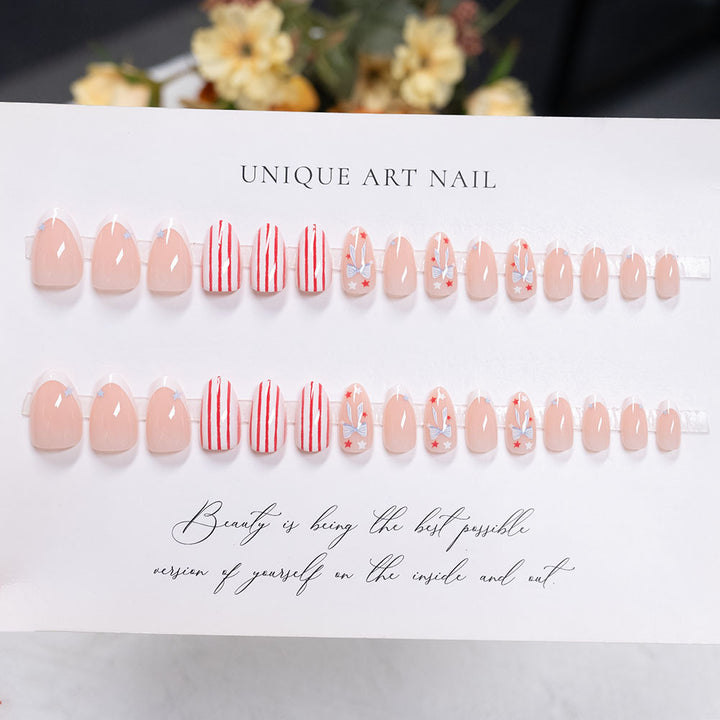 Dekoratives Press-On Nagelkunst-Set mit geometrischen Mustern