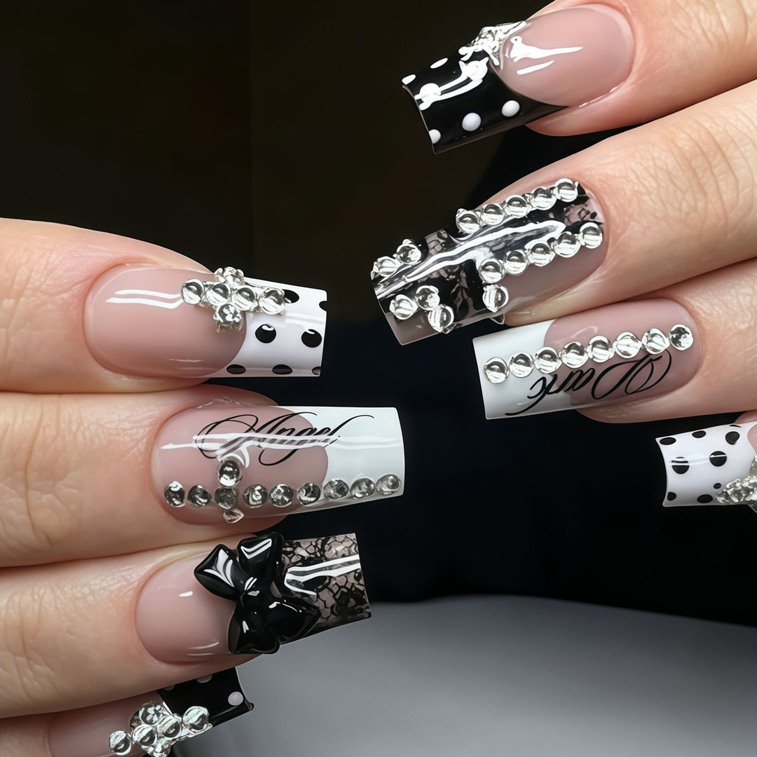Dekorative Nagelkunst Karnz