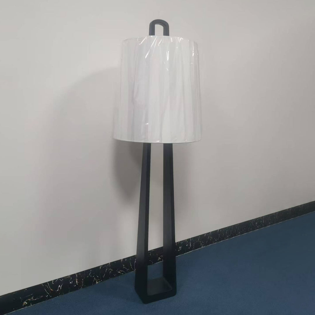 Elegante moderne Stehlampe mit einzigartiger Struktur