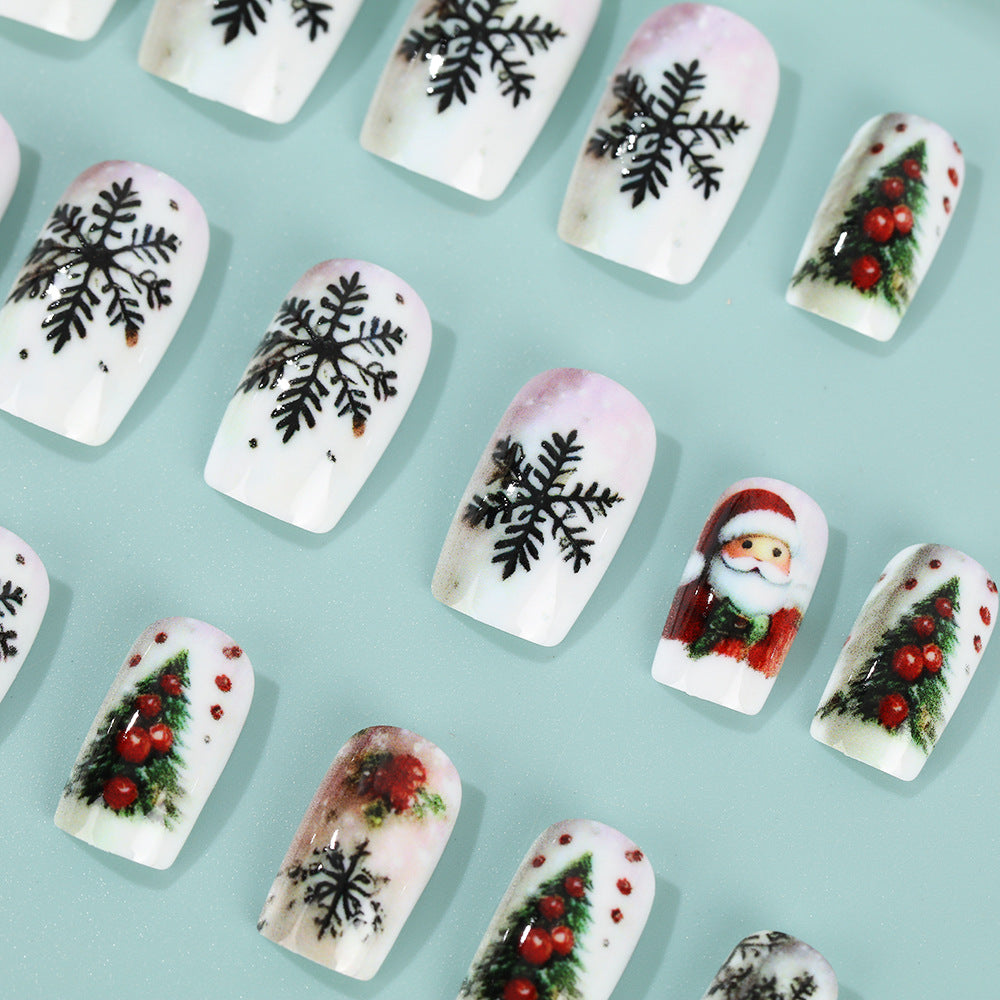 Festliche Kunstnägel mit Weihnachtsmotiven Karnz