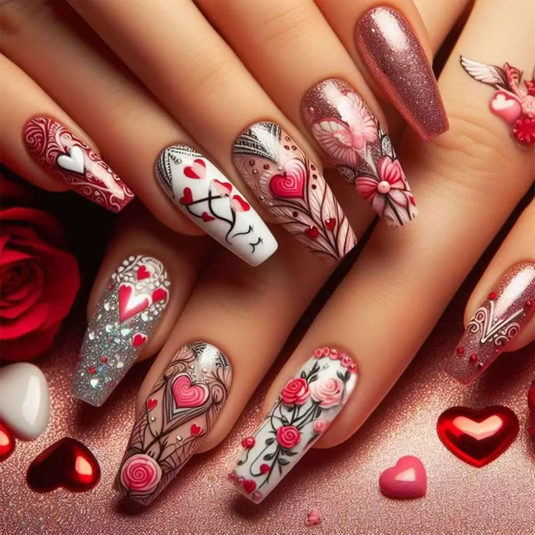 Kunstnagelset mit romantischen Herz- und Blumenmotiven Karnz