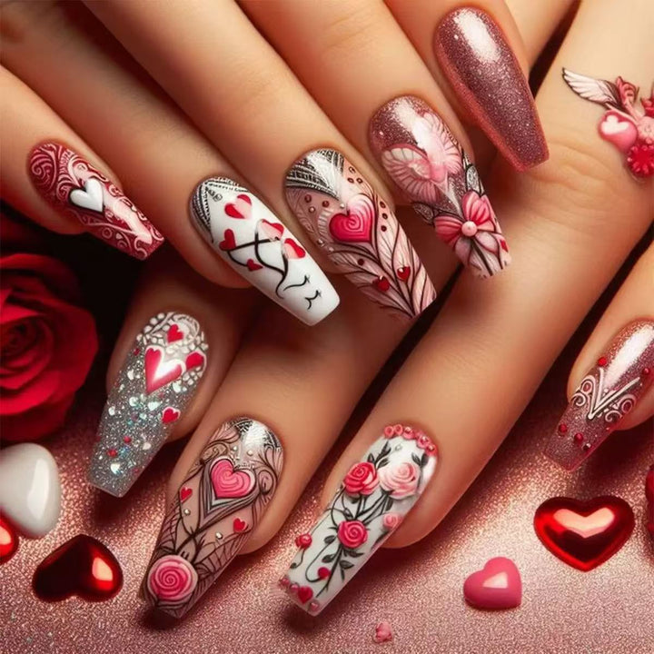 Kunstnagelset mit romantischen Herz- und Blumenmotiven Karnz