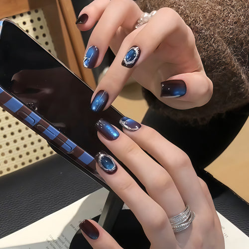 Kunstnägel Im Eleganten Ombre-Stil mit Kristallverzierungen Karnz