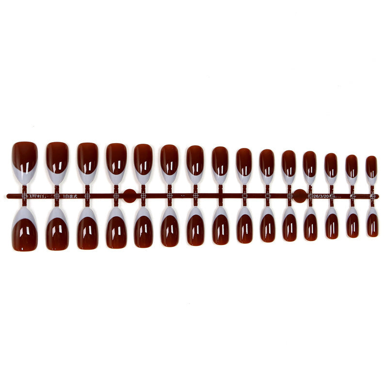 Elegante Kunstnägel mit französischem Design Karnz