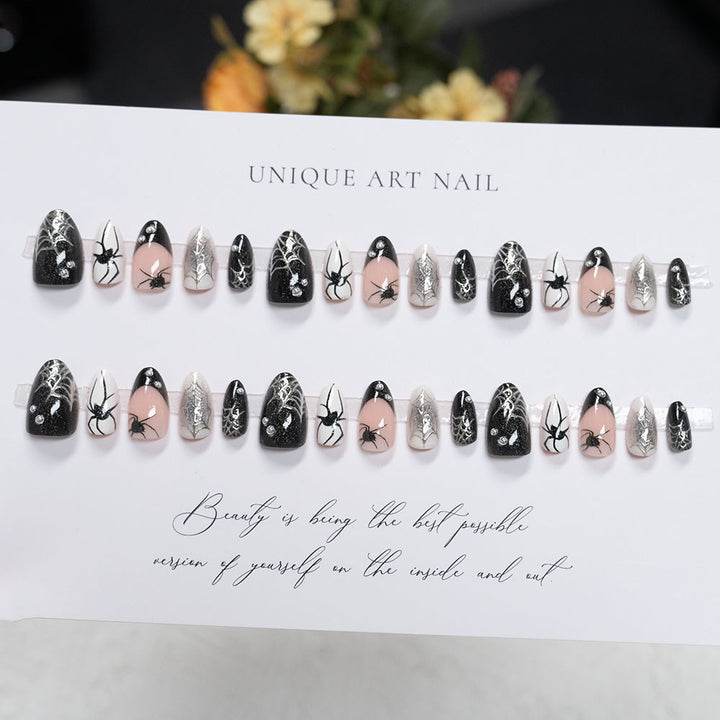 Künstlerische Press-On Nagelset mit Spinnen- und Netzdesign