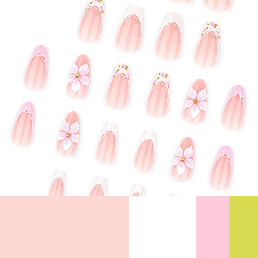 Kunstvolle Nagelverlängerungen mit zartem Blumenmuster und eleganten Akzenten Karnz