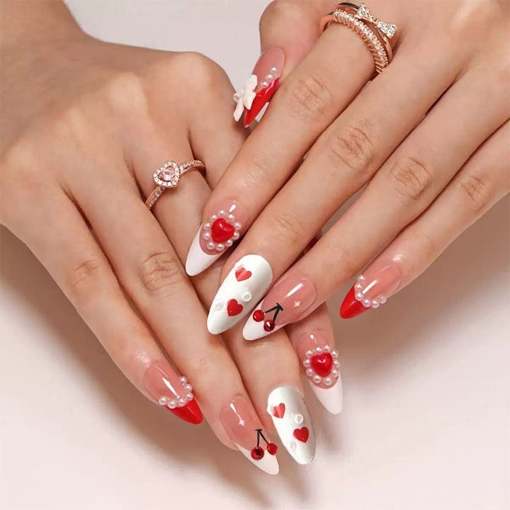 Kreative Nagelkunst mit Herz-und Kirschmotiven Karnz