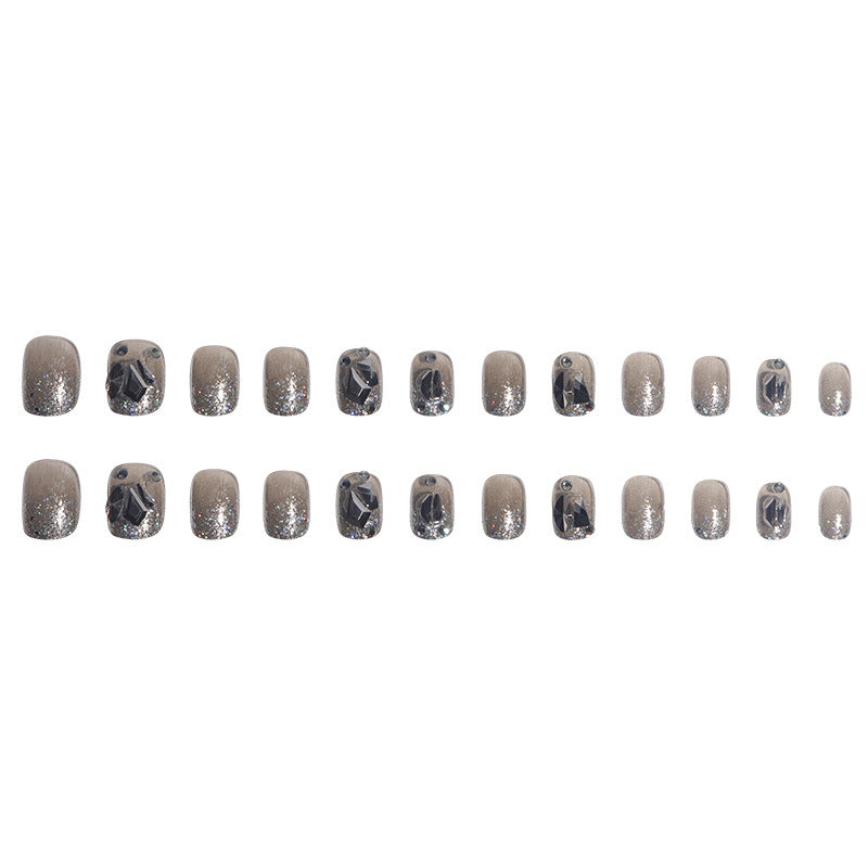 Elegante, mit Kristallen verzierte Press-On-Nagelkunst Karnz