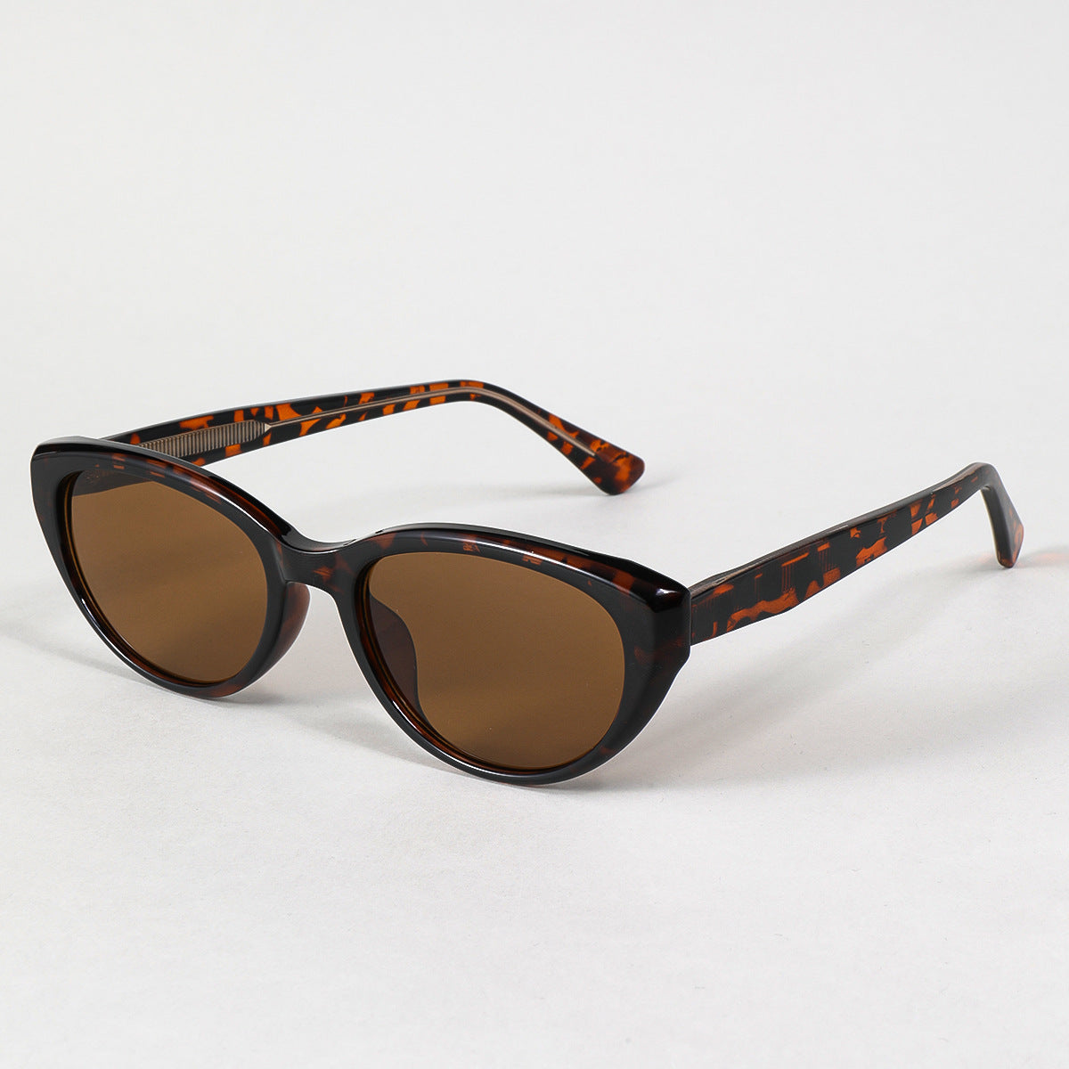Damen Sonnenbrille im Cat-Eye Stil mit innovativem Rahmen Karnz